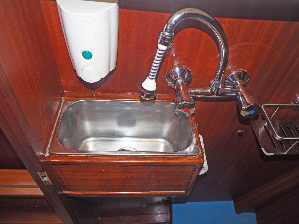 Fore ship, Accommodation